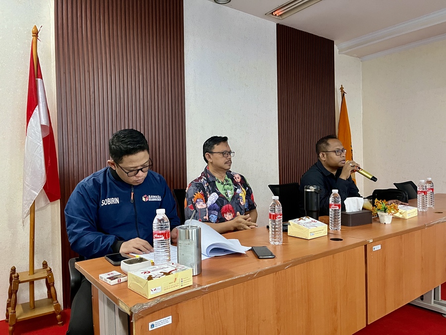 Rapat Dalam Kantor