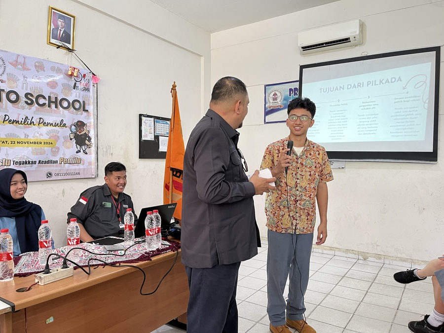 Bawaslu Goes To School
