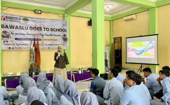 Bawaslu Goes To School